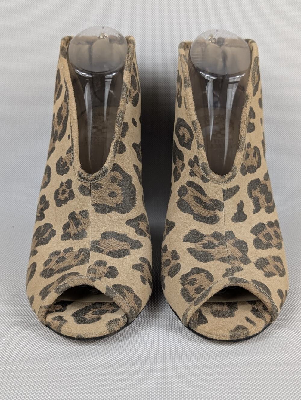 Vince Camuto VC-Amber Desert Leopard Sz 9 Peep Toe Heels 3.5” Zip EUC NWOT